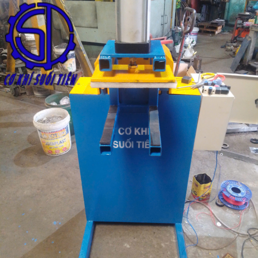 Máy lật gạch bông gió